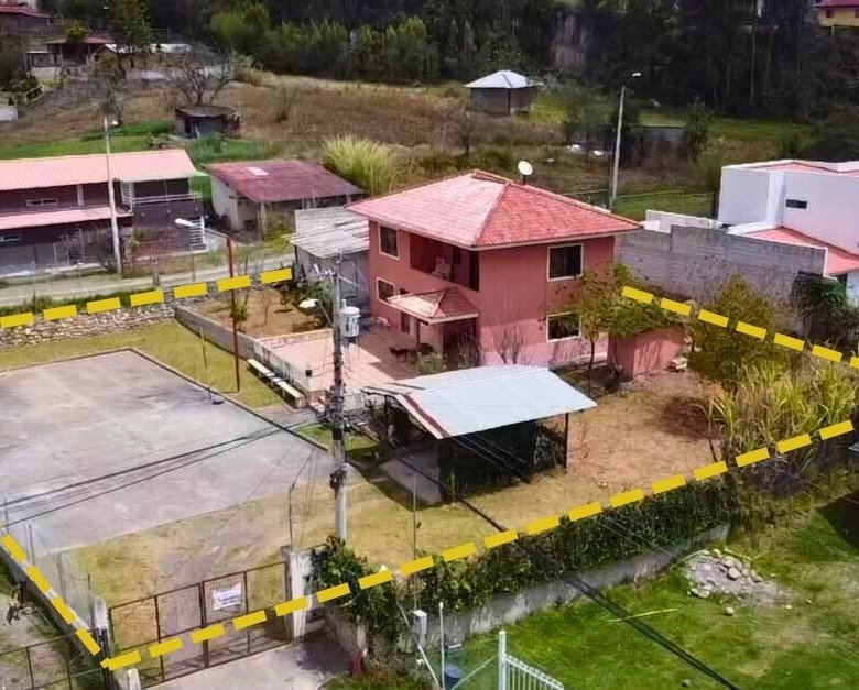 Se vende amplia y acogedora casa independiente