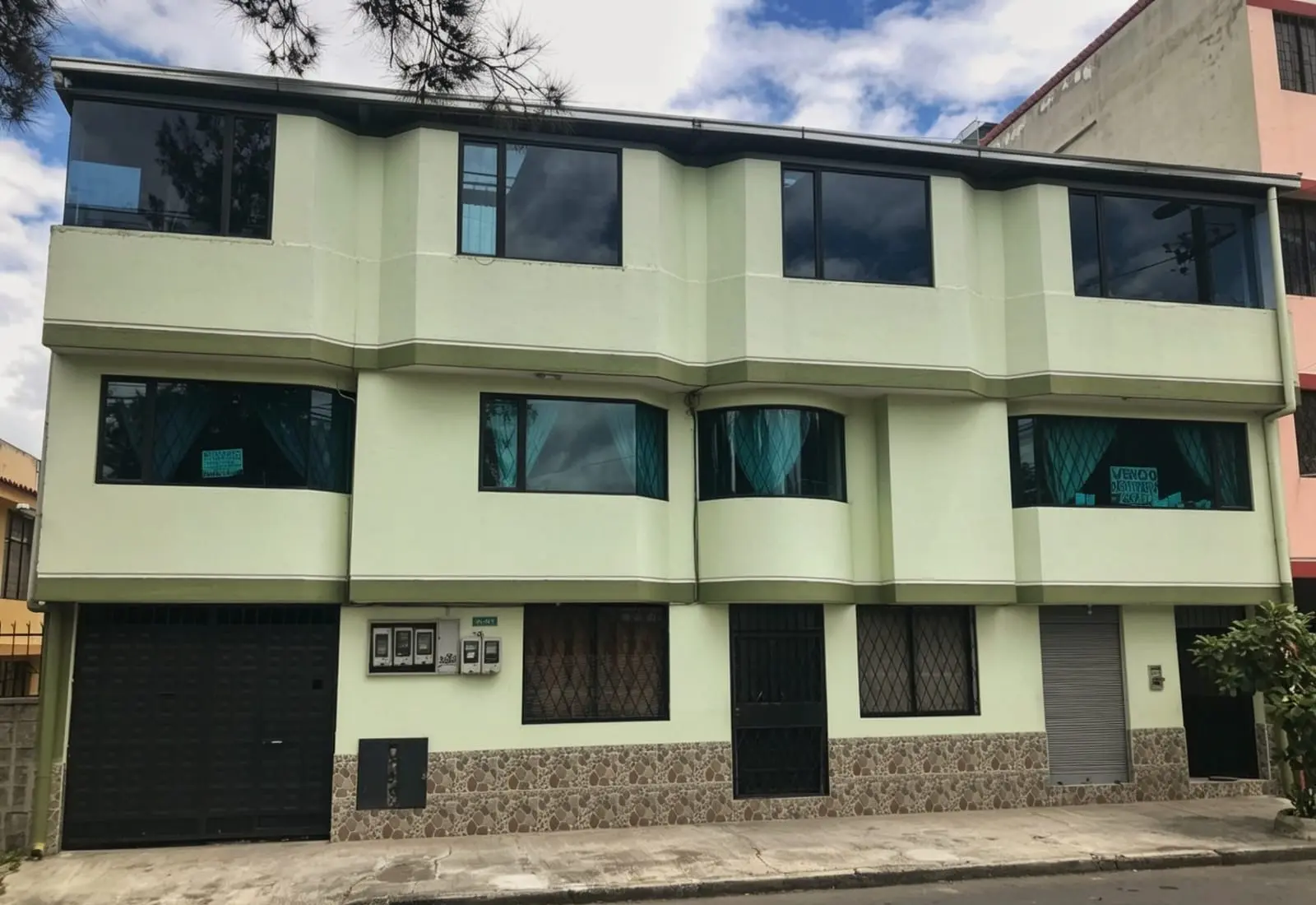 Dpto. Independiente, Con Patio, Mini Dpto. Y Bodega.exelente Ubicación.