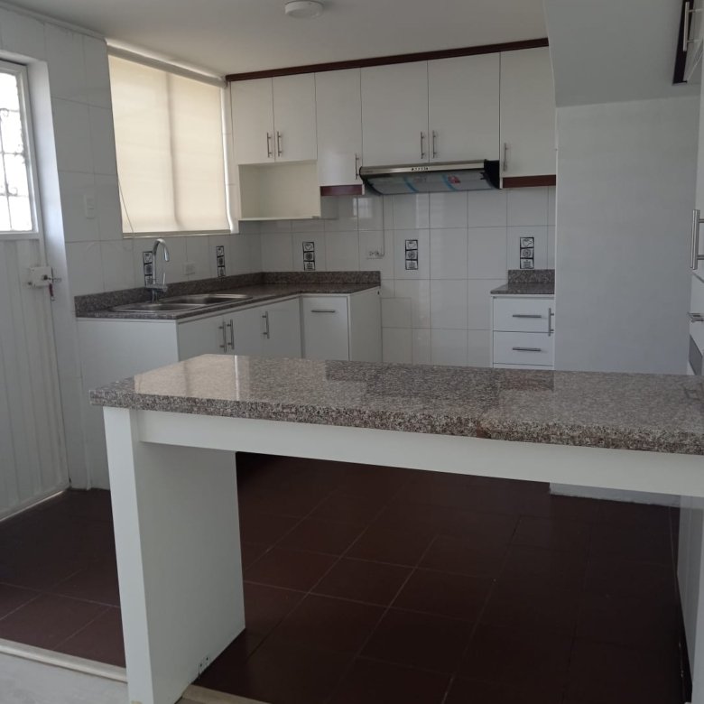 Casa totalmente renovada ubicada al norte de Quito
