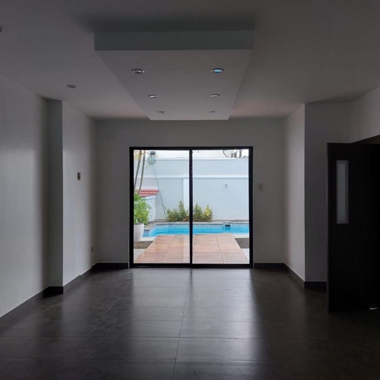 Casa de 5 Dormitorios en Venta en La Puntilla, Samborondón