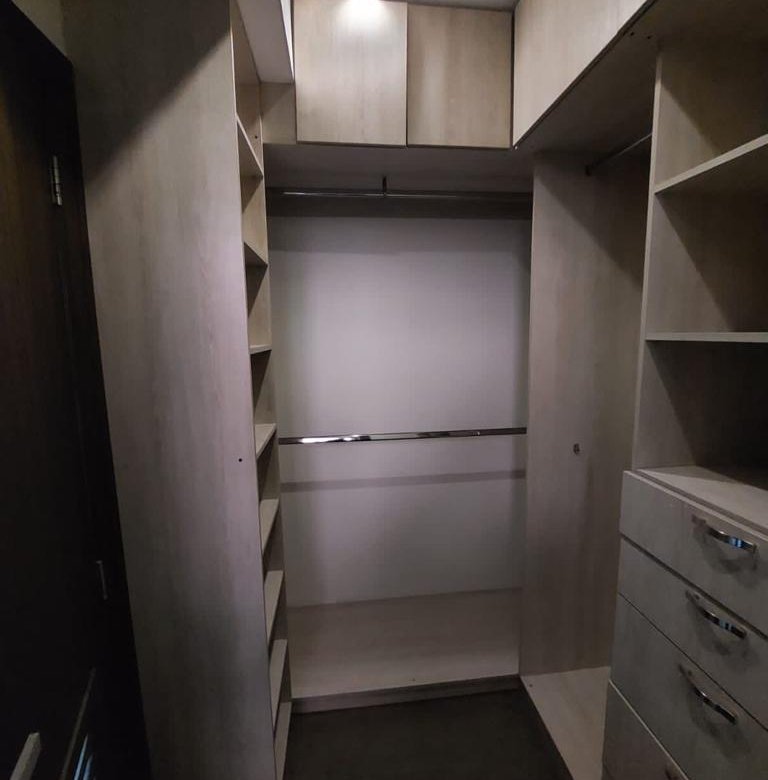 Casa de 5 Dormitorios en Venta en La Puntilla, Samborondón