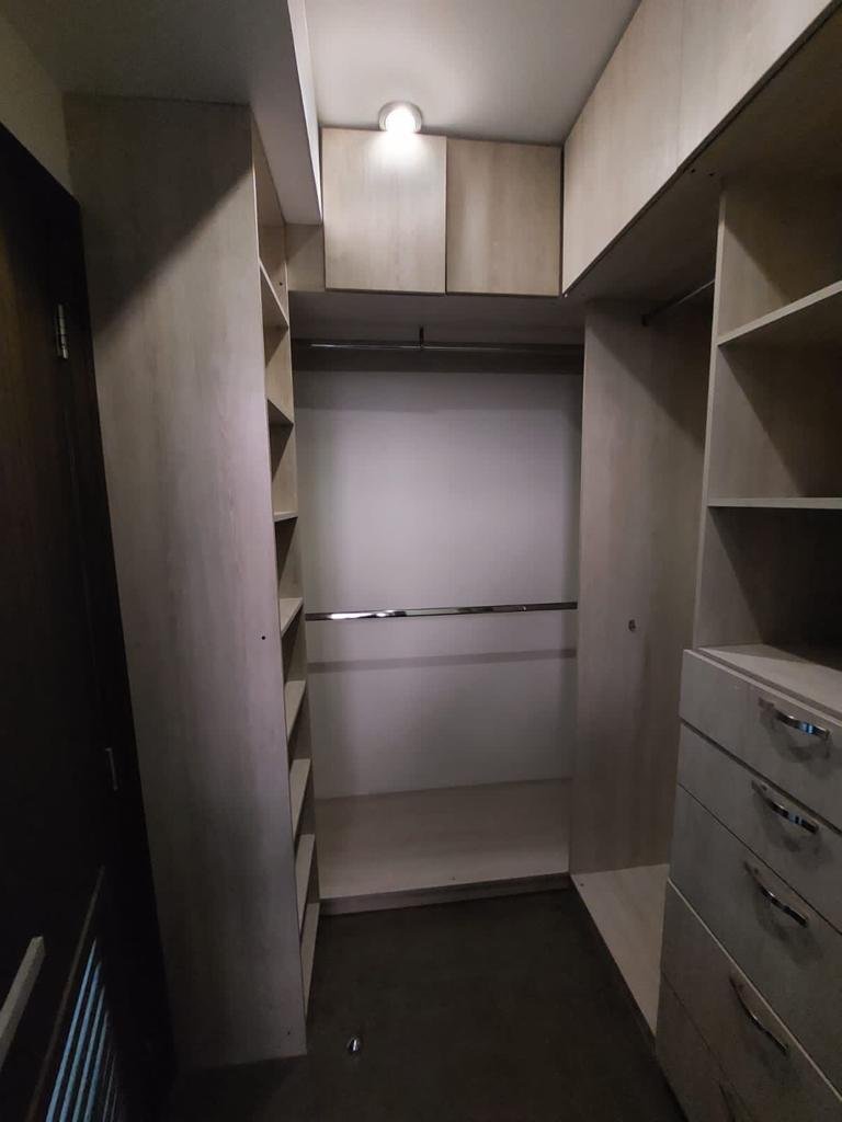 Casa de 5 Dormitorios en Venta en La Puntilla, Samborondón