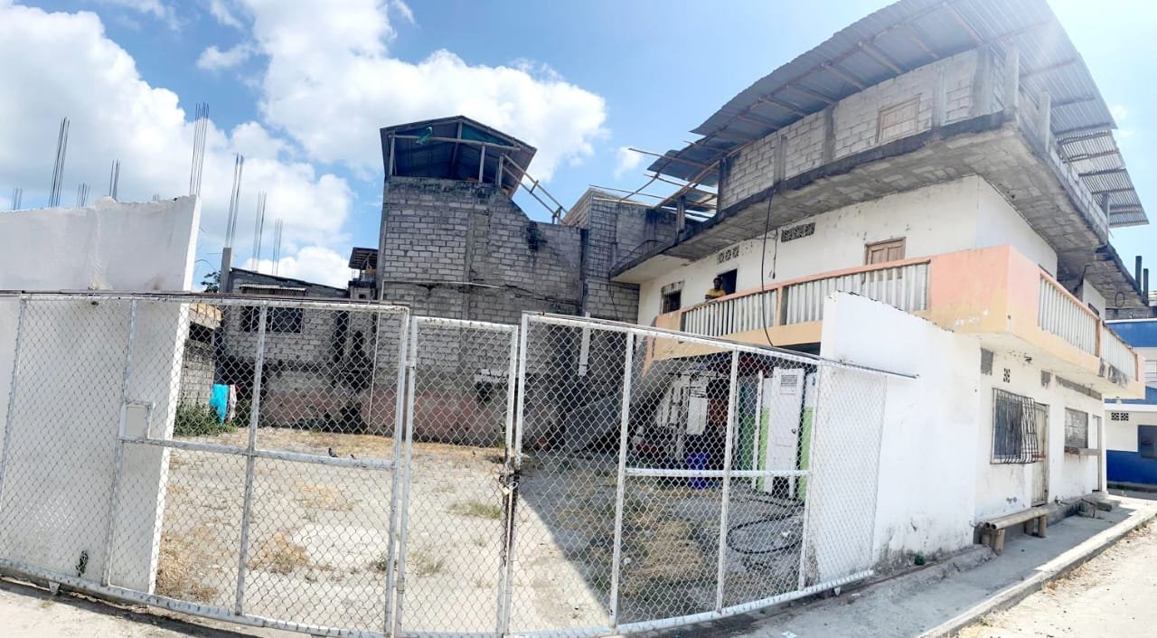 casa en venta atacames esmeraldas con 7 habitaciones patio amplio y potencial para inversion turistica ecuador 1