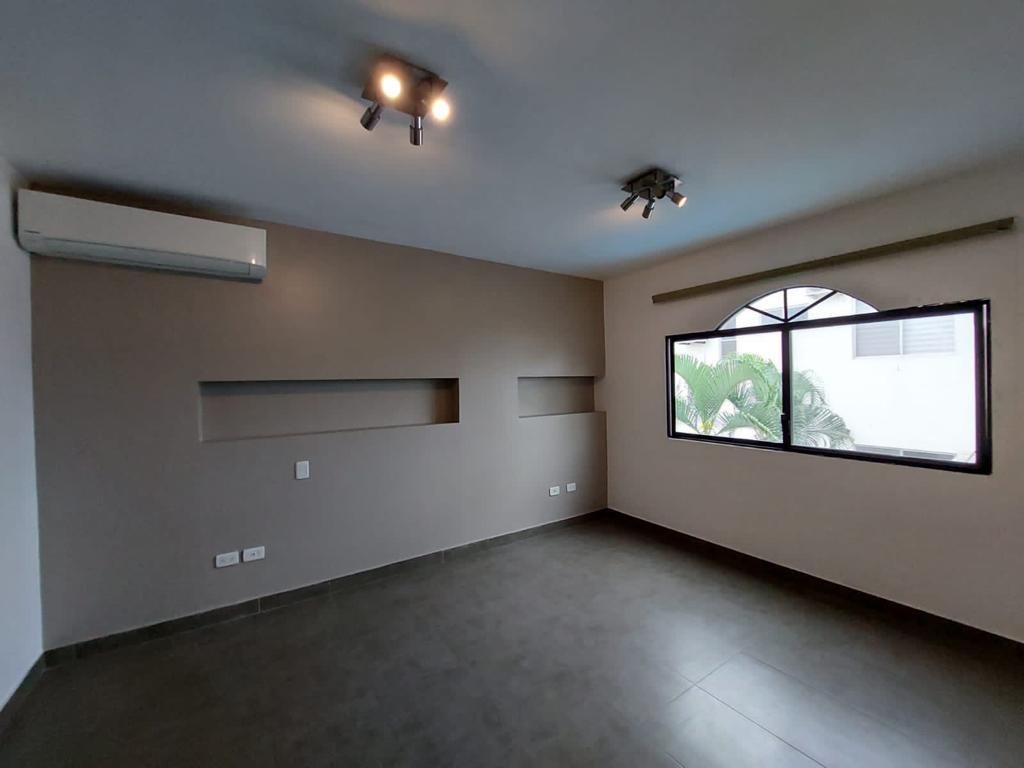 Casa de 5 Dormitorios en Venta en La Puntilla, Samborondón