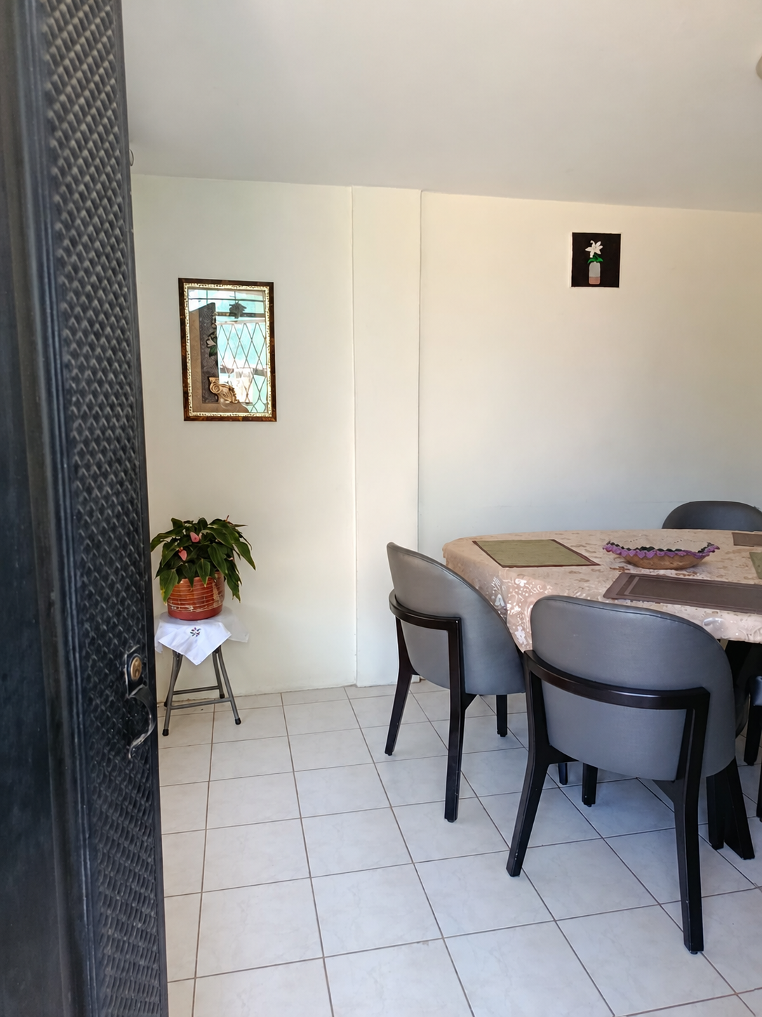 Casa de Dos Pisos en Venta en San Antonio de Pichincha