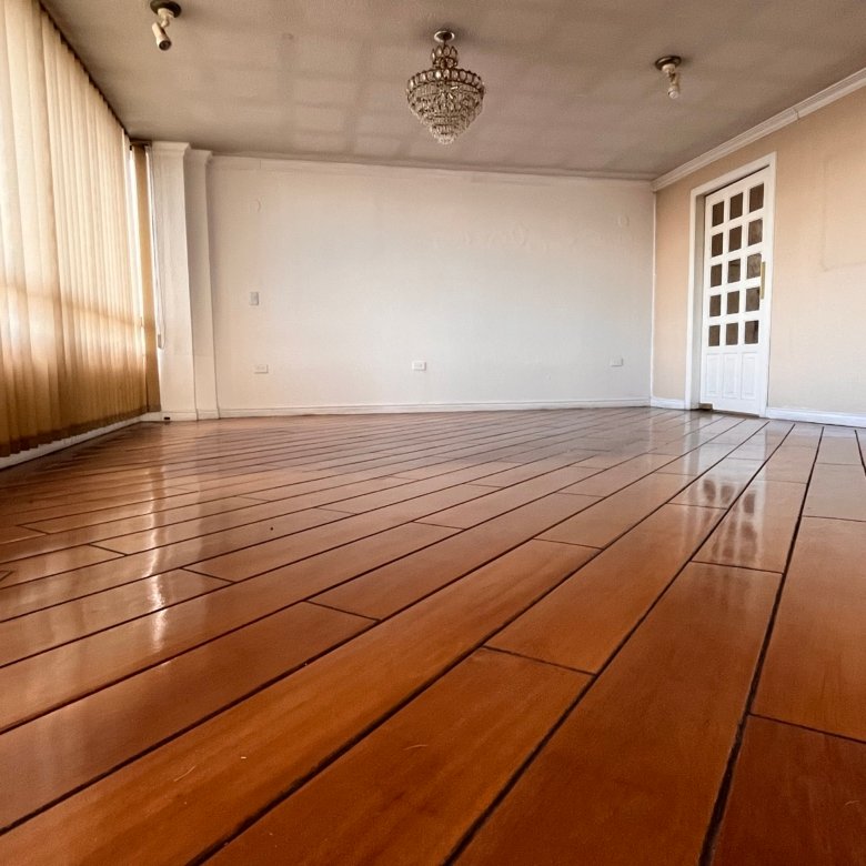 departamento en venta en El Pinar Alto Quito terraza con vistas a volcanes
