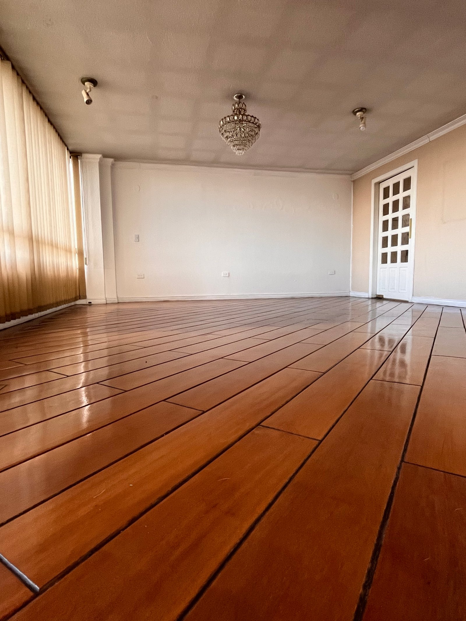 departamento en venta en El Pinar Alto Quito terraza con vistas a volcanes