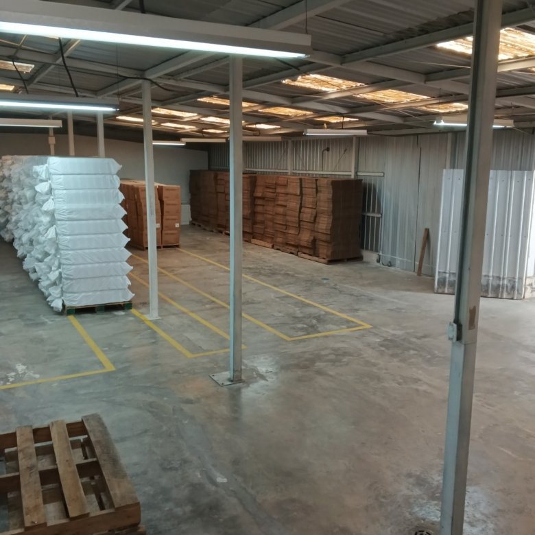 Galpón Industrial en Venta en Carcelén Quito con Oficinas y Bodegas