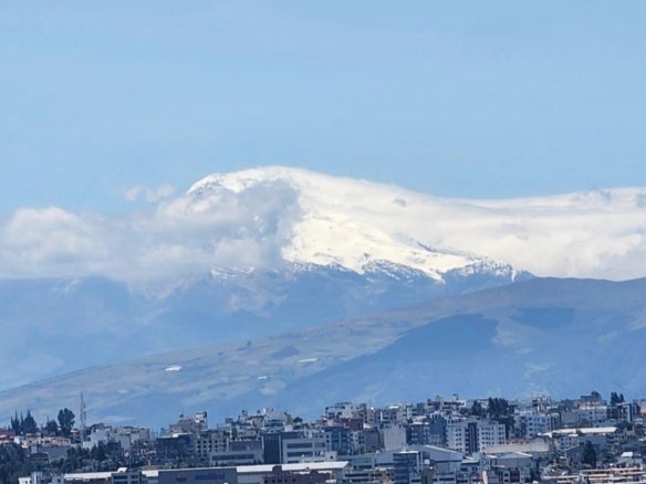 Departamento de 5 Dormitorios en Venta en El Pinar Alto, Quito