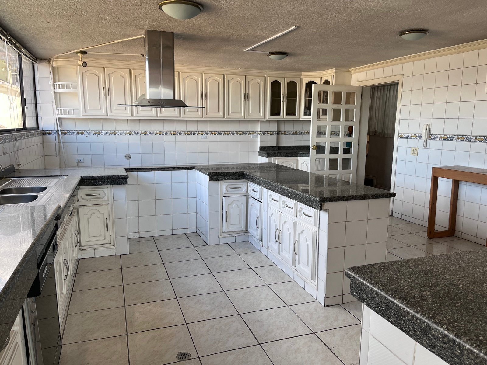 Departamento de 5 Dormitorios en Venta en El Pinar Alto, Quito