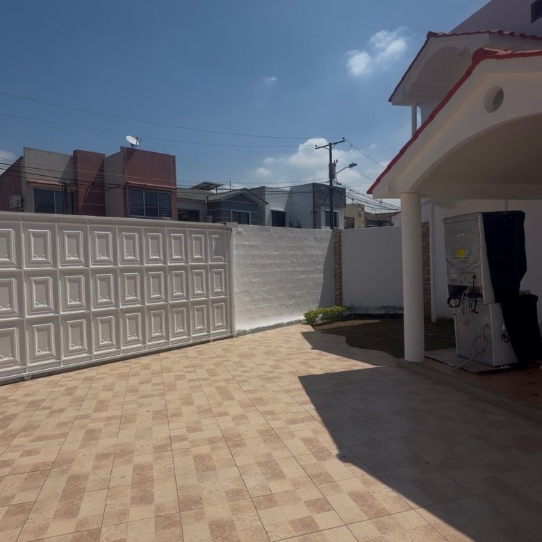 Casa Esquinera en Venta en Urb. Fuentes del Río, Daule