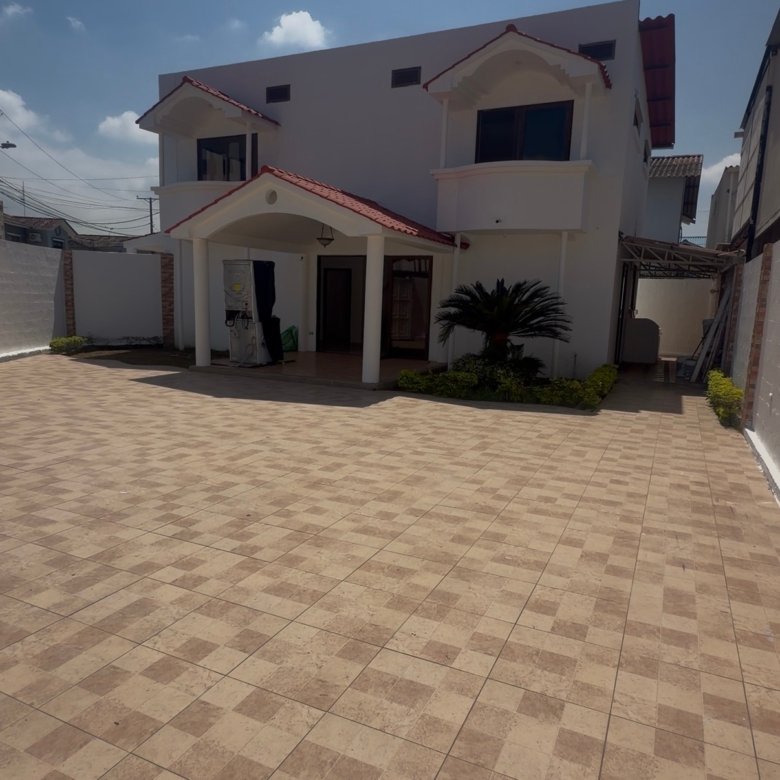 Casa Esquinera en Venta en Urb. Fuentes del Río, Daule