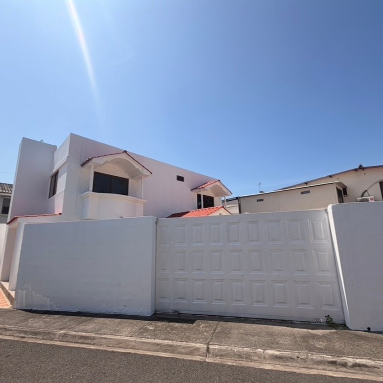 Casa Esquinera en Venta en Urb. Fuentes del Río, Daule