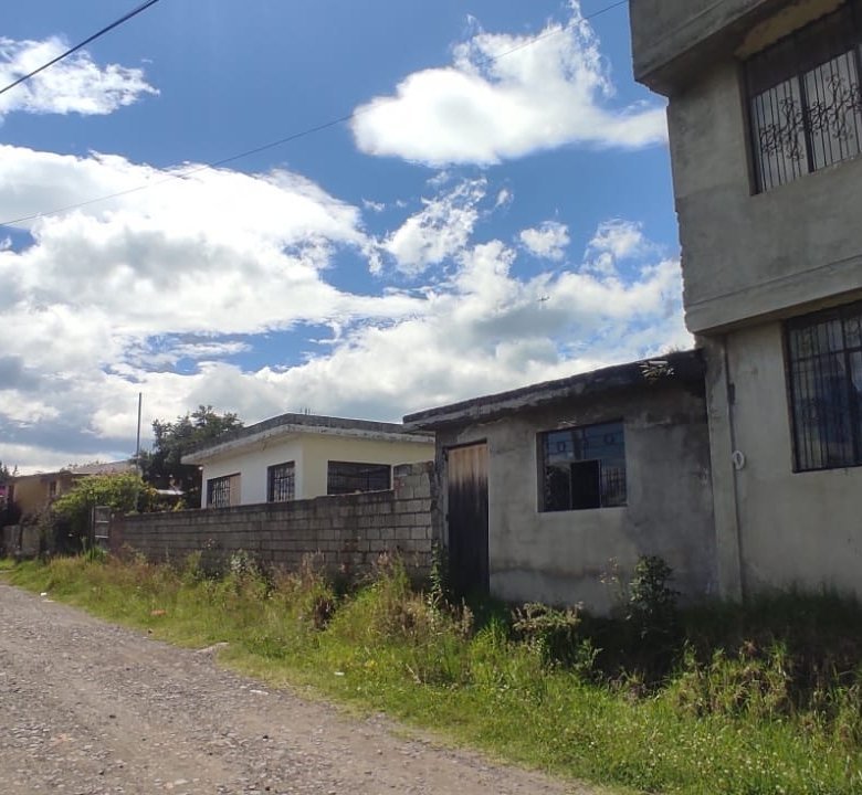 terreno en venta santa teresa de pintag con casa de campo 3