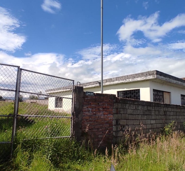 terreno en venta santa teresa de pintag con casa de campo 1