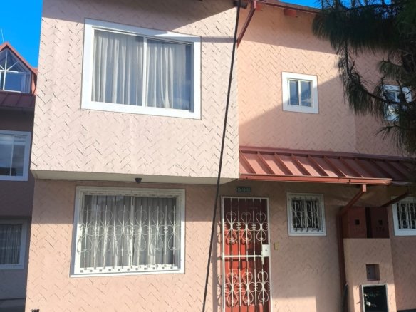 casa en venta en Carapungo Quito fachada conjunto privado