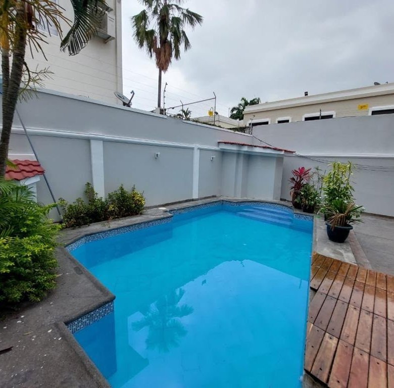 Casa de 5 Dormitorios en Venta en La Puntilla, Samborondón
