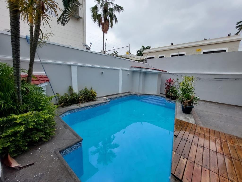 Casa de 5 Dormitorios en Venta en La Puntilla, Samborondón
