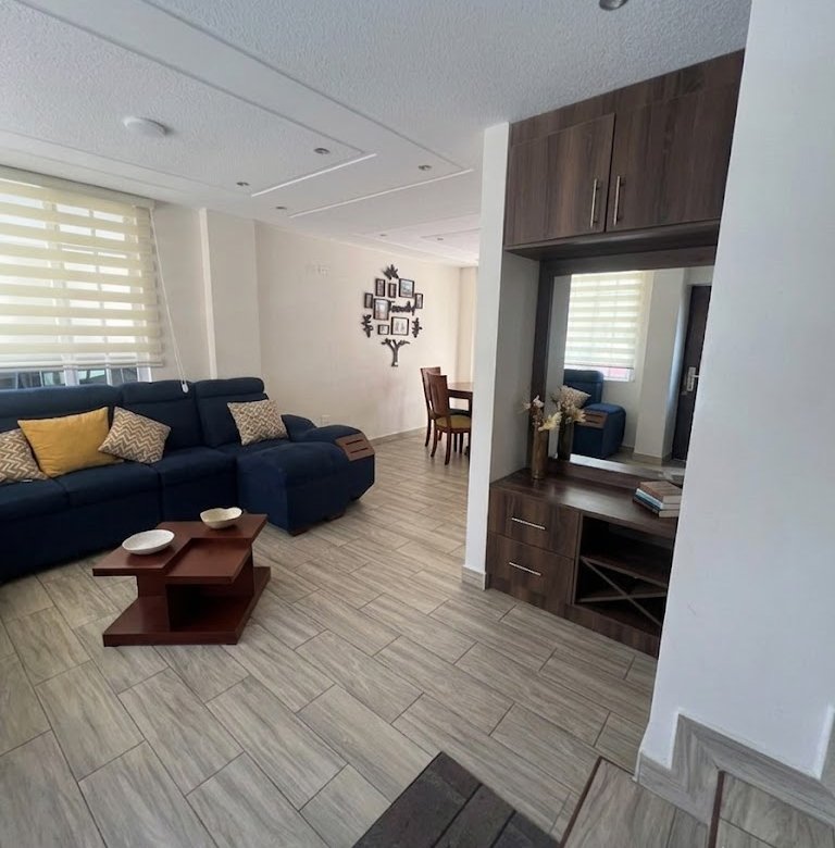 Casa de 4 Dormitorios en Venta en Conocoto, Valle de los Chillos
