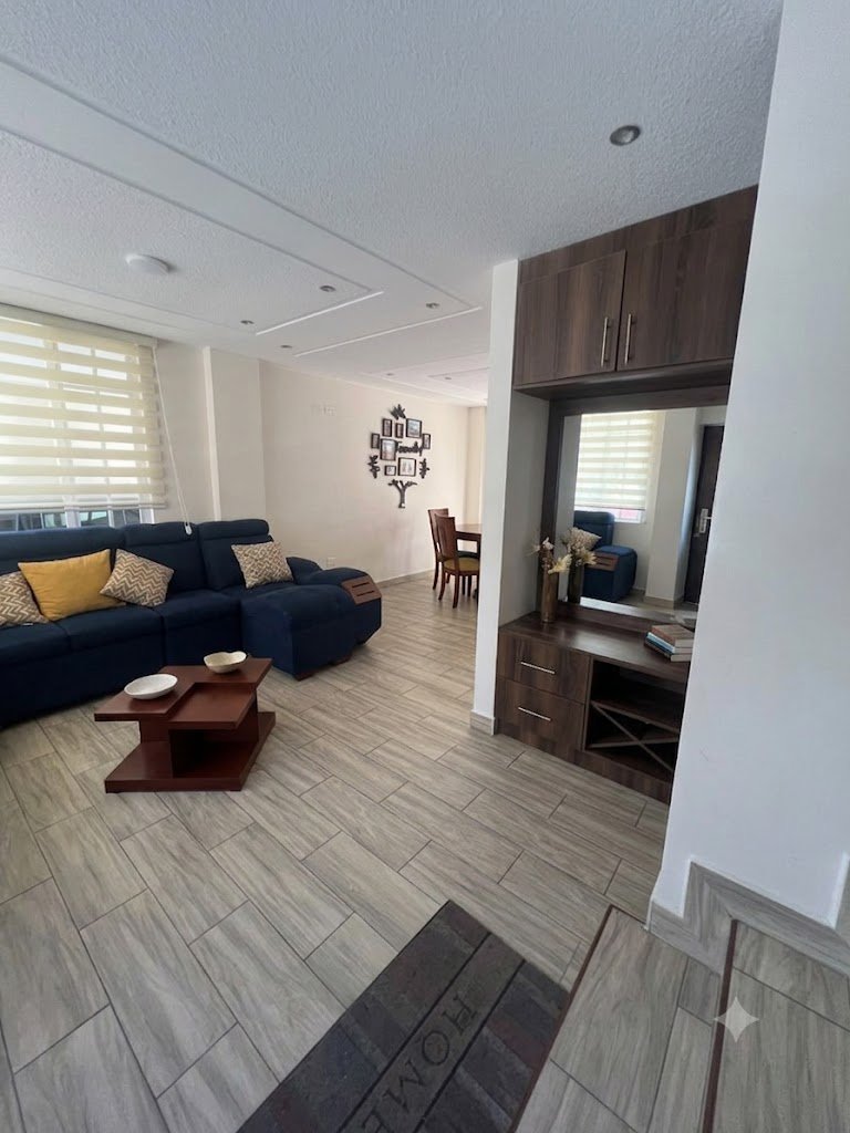 Casa de 4 Dormitorios en Venta en Conocoto, Valle de los Chillos