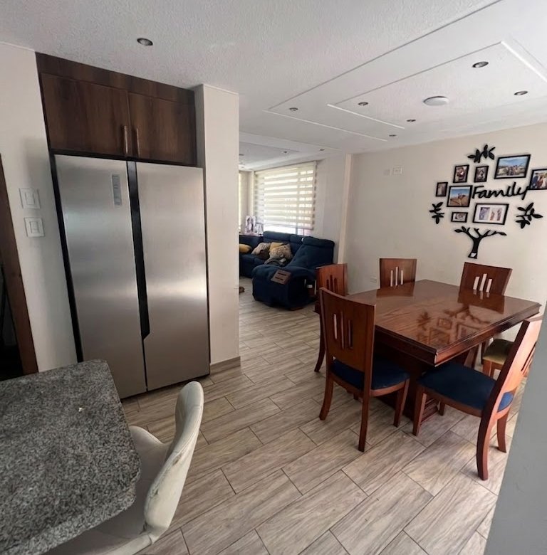 Casa de 4 Dormitorios en Venta en Conocoto, Valle de los Chillos