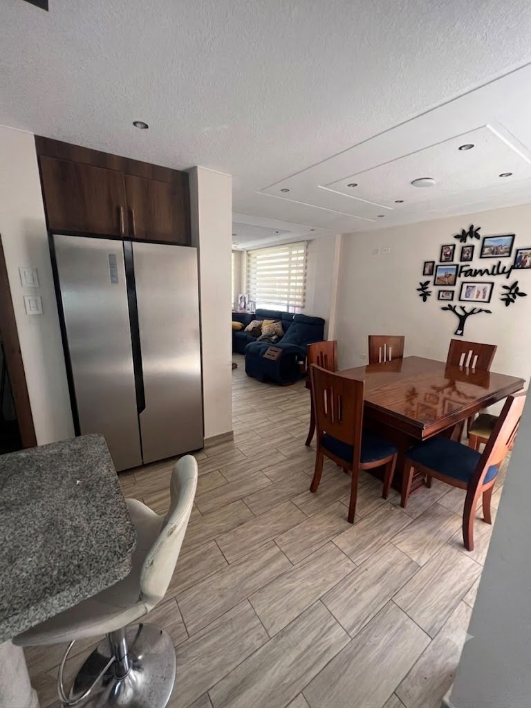 Casa de 4 Dormitorios en Venta en Conocoto, Valle de los Chillos