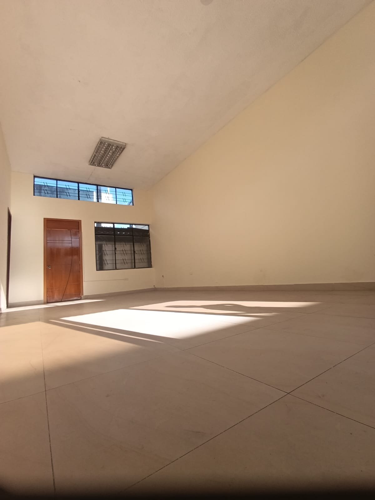 Local Comercial en Alquiler La Magdalena Quito Remodelado