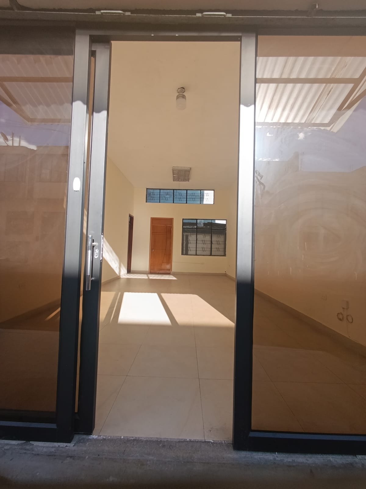 Local comercial en alquiler La Magdalena Quito 1