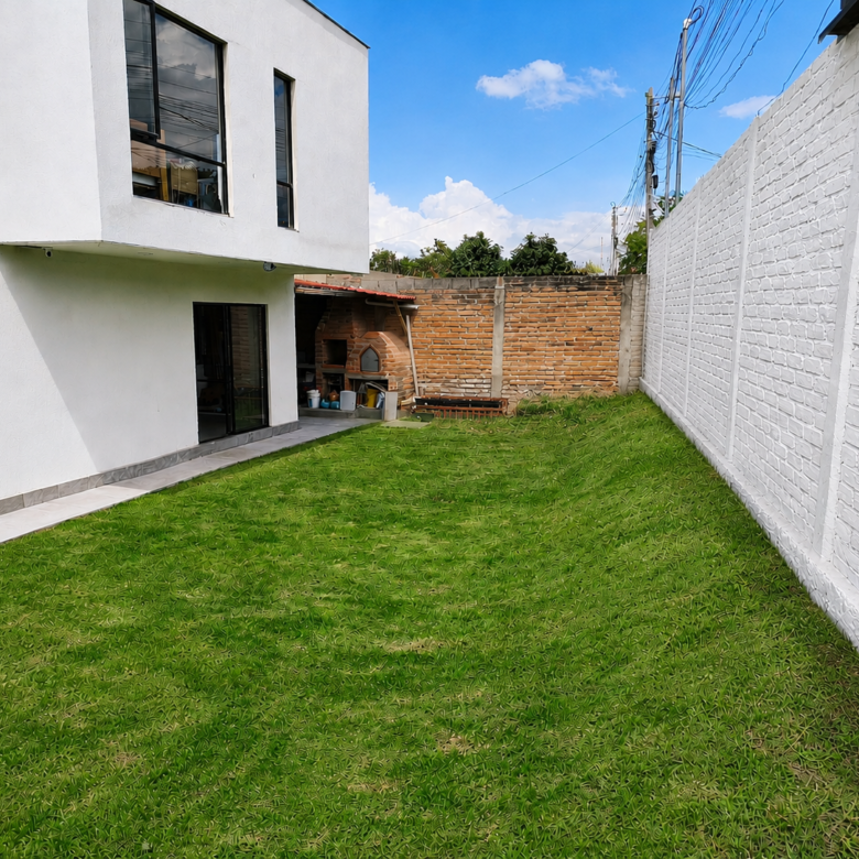 Casa en Venta Churoloma Tumbaco Quito con Jardín