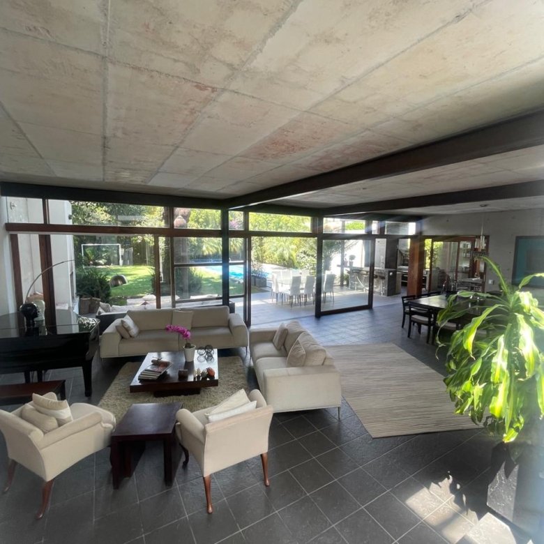 Residencia de Lujo en Urbanización Pillagua, Cumbayá