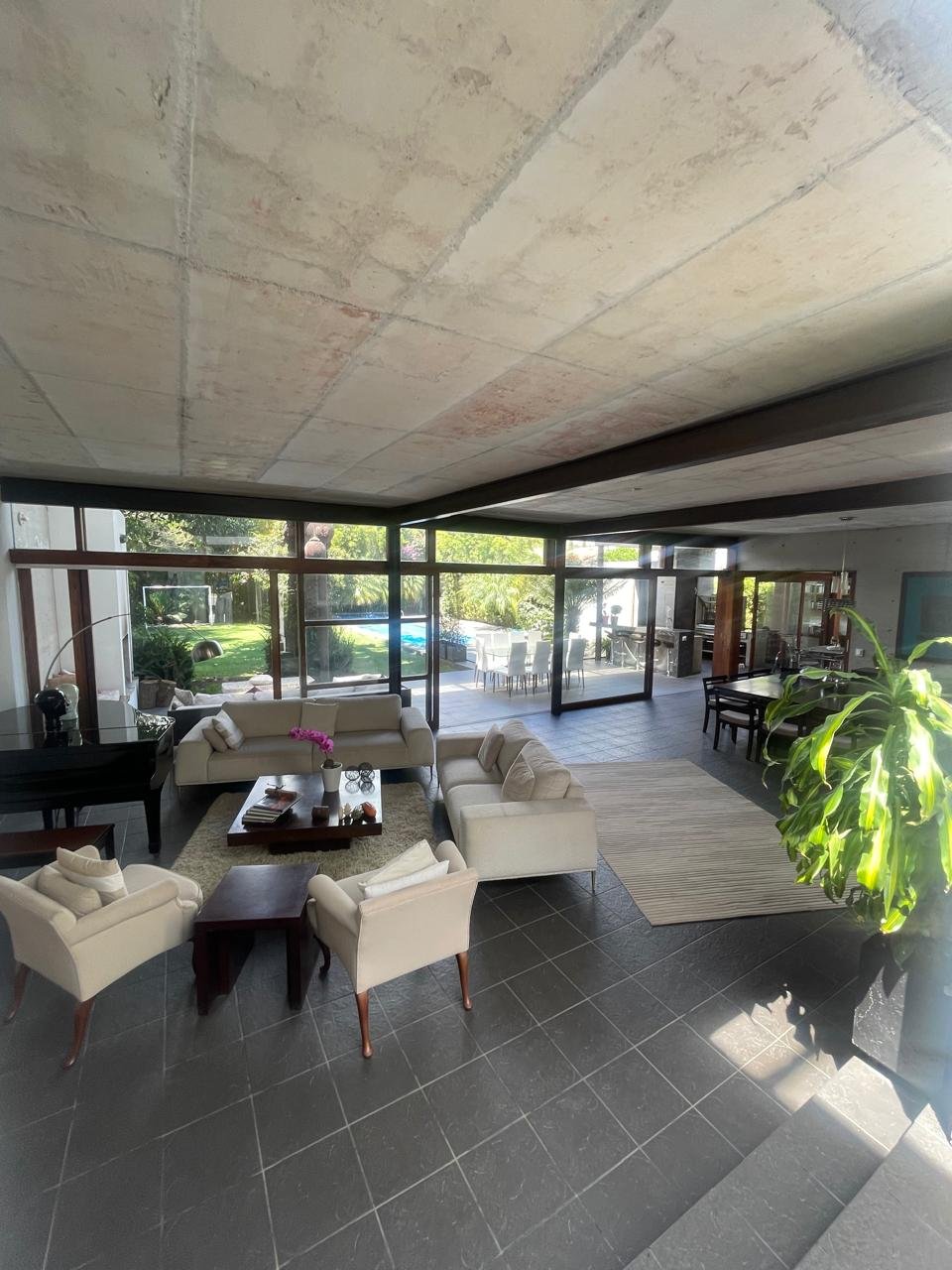Residencia de Lujo en Urbanización Pillagua, Cumbayá