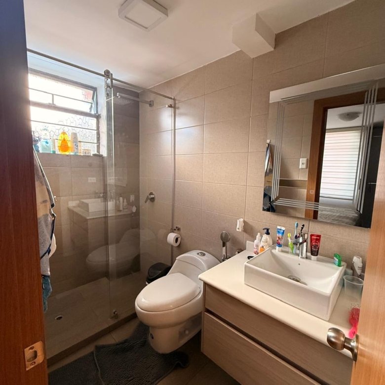 Venta de Amplio Departamento en Conjunto El Batán