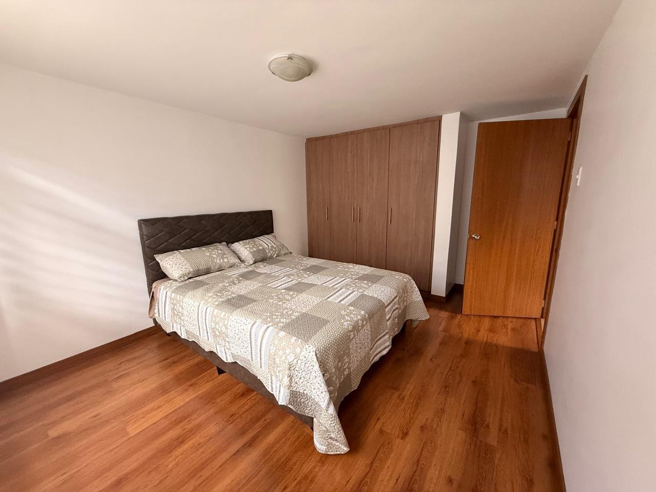Venta de Amplio Departamento en Conjunto El Batán