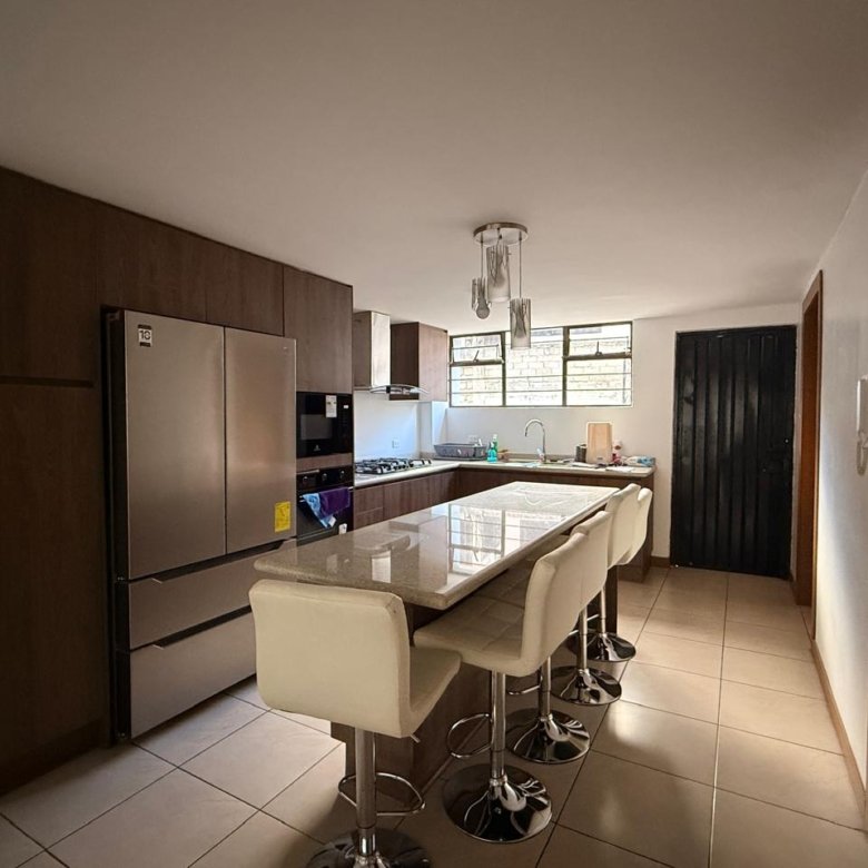 Venta de Amplio Departamento en Conjunto El Batán