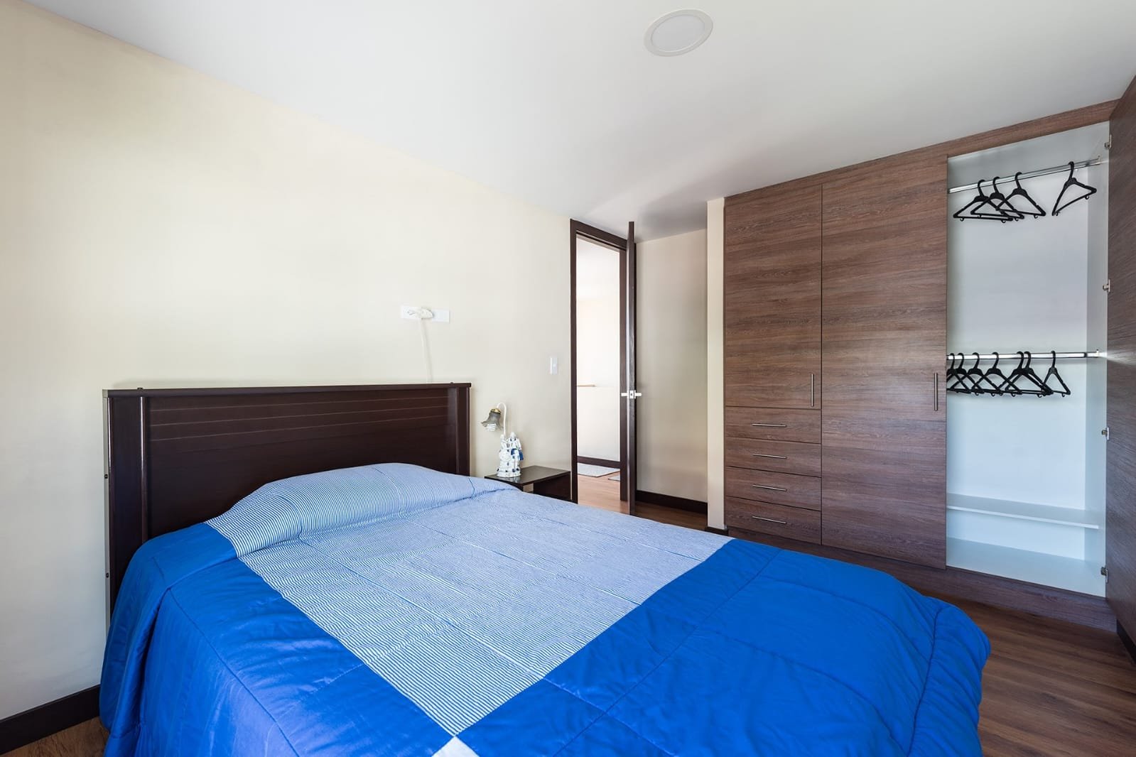 Departamento Dúplex Amoblado en Rumipamba