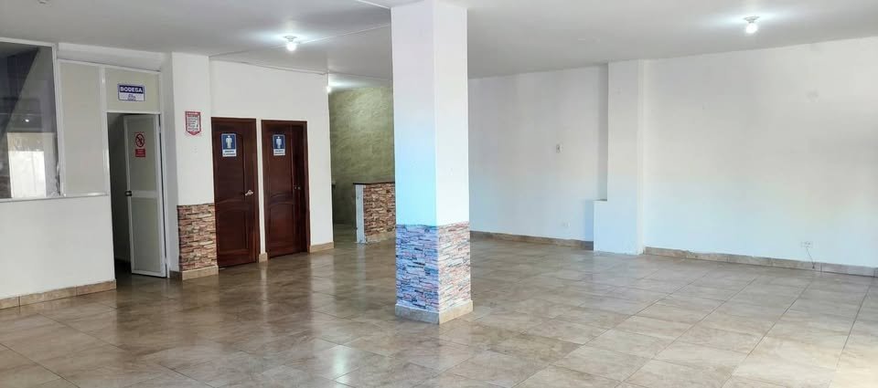 Local comercial en alquiler Turubamba Santo Tomás 2 Quito