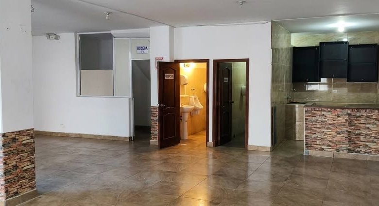 Local Comercial en Alquiler Turubamba Santo Tomás 2 Quito