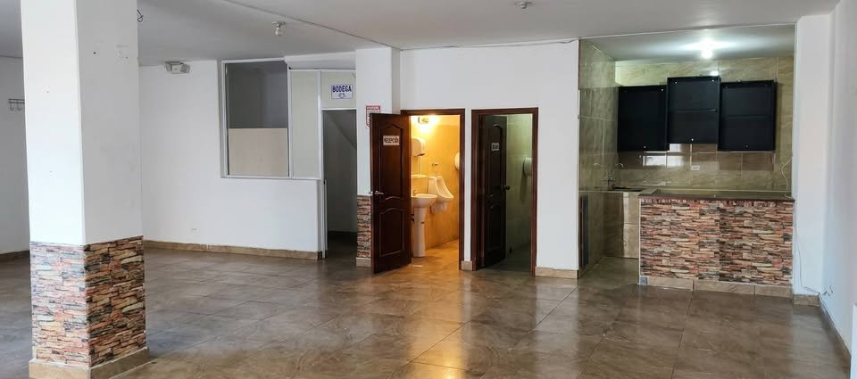 Local Comercial en Alquiler Turubamba Santo Tomás 2 Quito