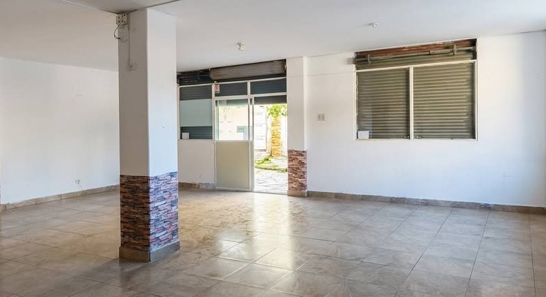 Local Comercial en Alquiler Turubamba Santo Tomás 2 Quito
