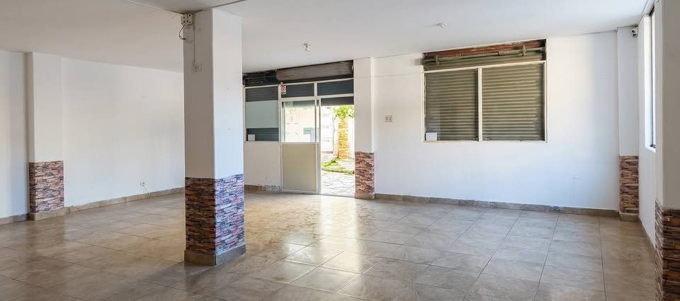 Local Comercial en Alquiler Turubamba Santo Tomás 2 Quito