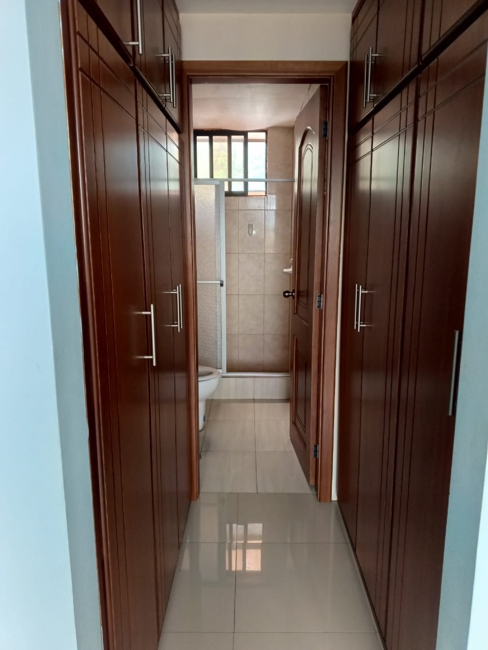 Edificio en Venta Centro de Ibarra con Local Comercial y 3 Departamentos