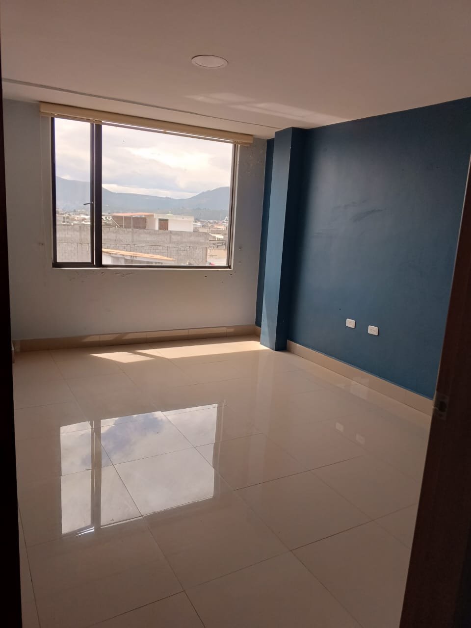 Edificio en Venta Centro de Ibarra con Local Comercial y 3 Departamentos