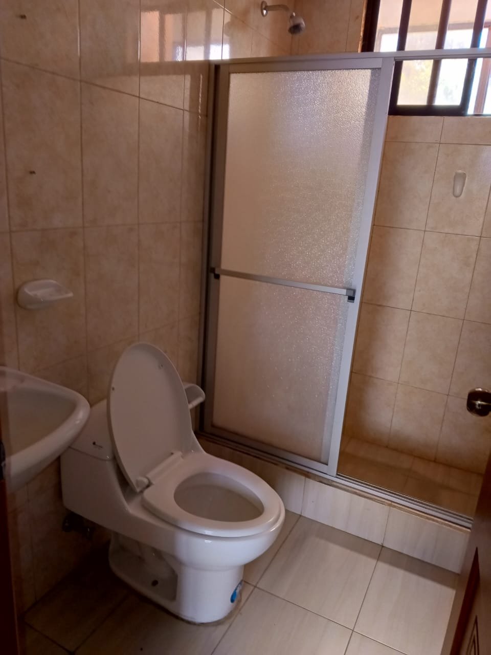 Edificio en Venta Centro de Ibarra con Local Comercial y 3 Departamentos