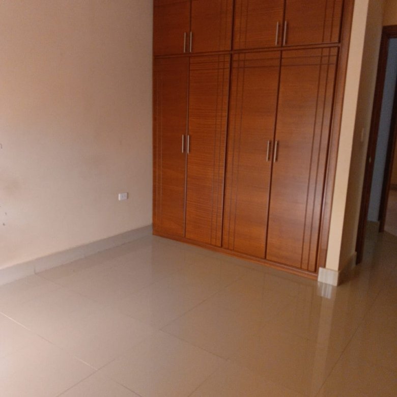 Edificio en Venta Centro de Ibarra con Local Comercial y 3 Departamentos