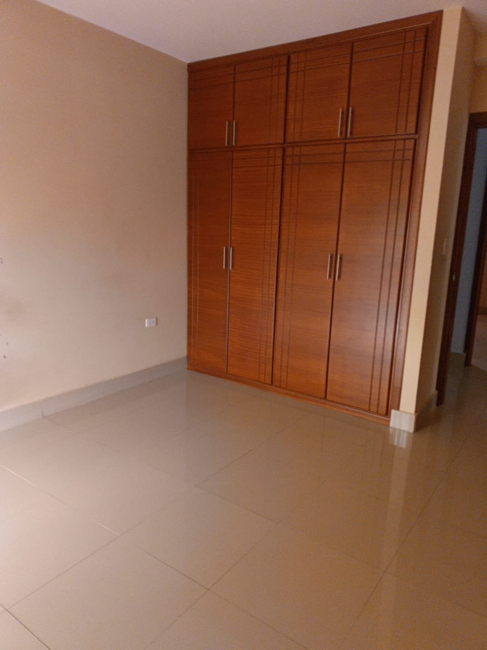 Edificio en Venta Centro de Ibarra con Local Comercial y 3 Departamentos
