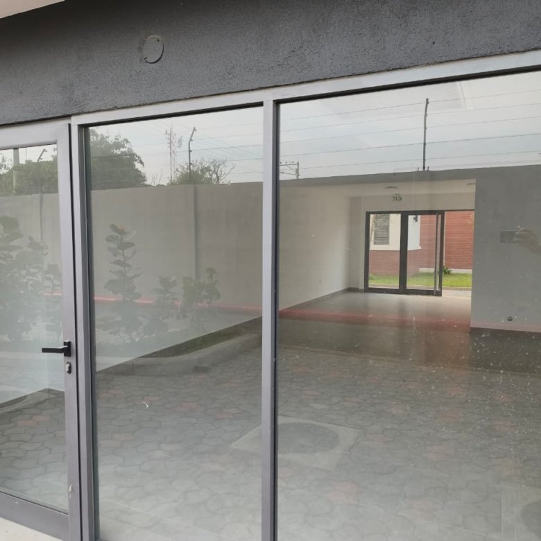 Local comercial en venta Nuevo Samborondón Almax Center
