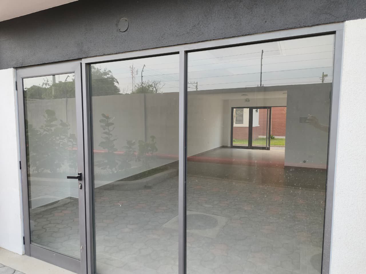 Local comercial en venta Nuevo Samborondón Almax Center