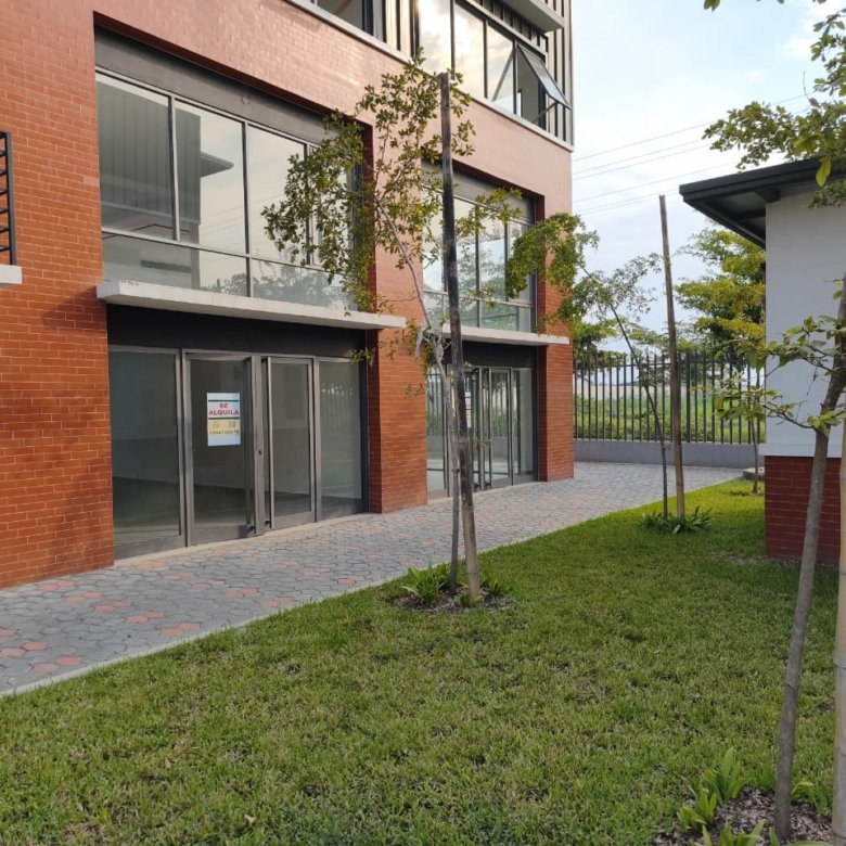 Local comercial en venta Nuevo Samborondón Almax Center