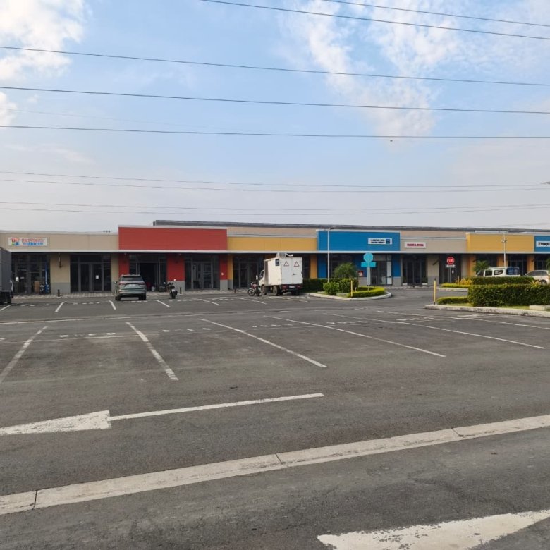 Local comercial en venta Nuevo Samborondón Almax Center