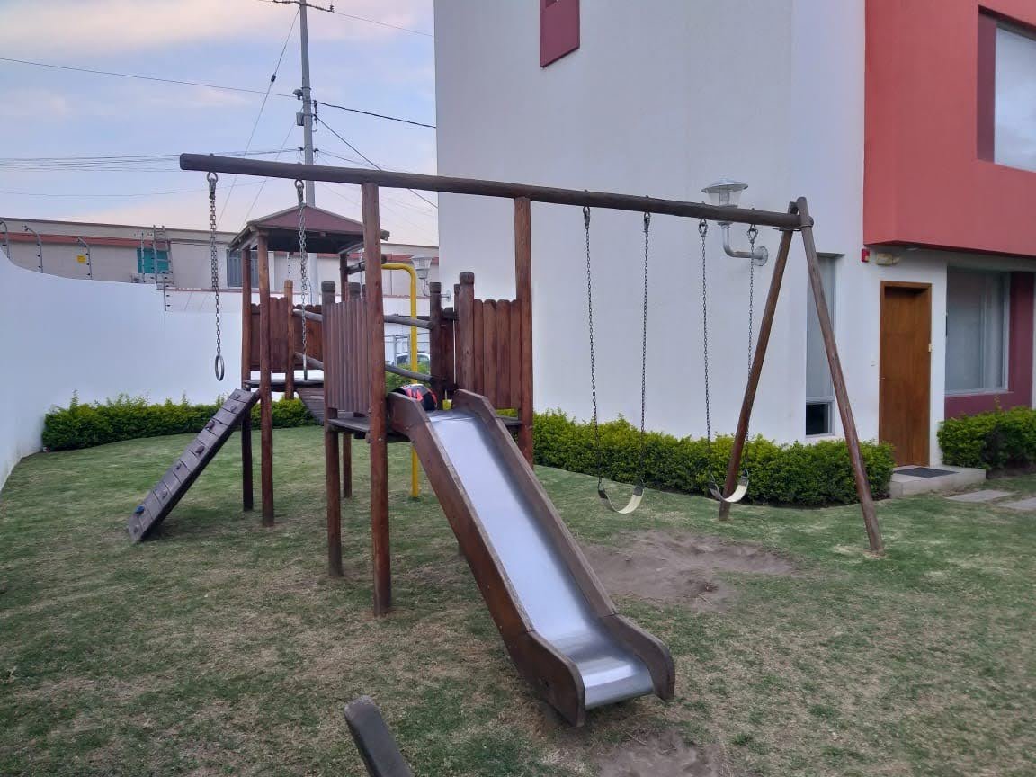Casa en Venta en Tumbaco de 126 m² con 3 Dormitorios y 2 Parqueaderos
